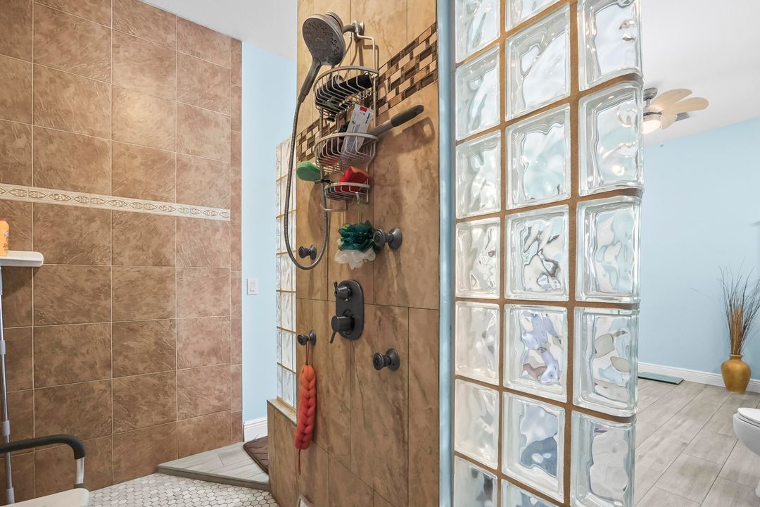 待售: $825,000 (6 贝兹, 3 浴室, 3515 平方英尺)