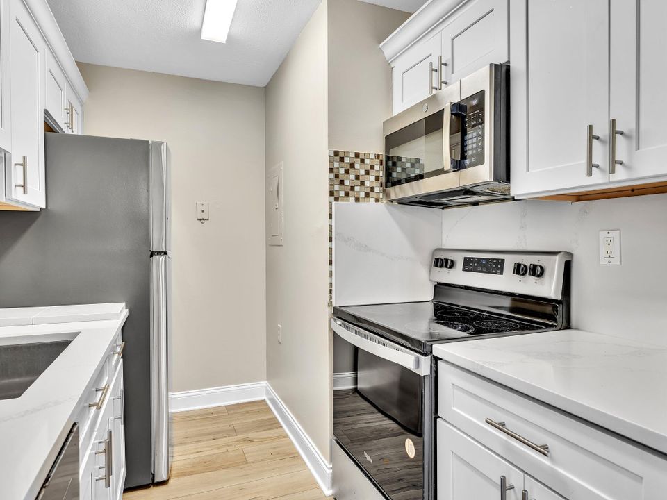 For Rent: $1,650 (2 beds, 1 baths, 708 Square Feet)