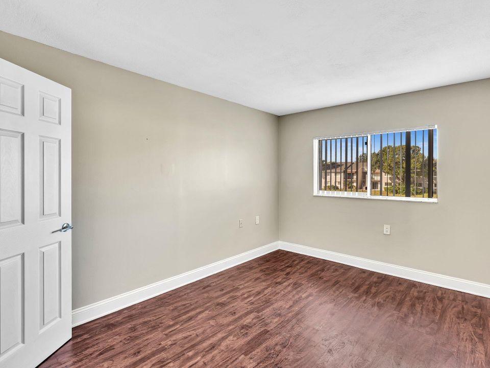 For Rent: $1,650 (2 beds, 1 baths, 708 Square Feet)