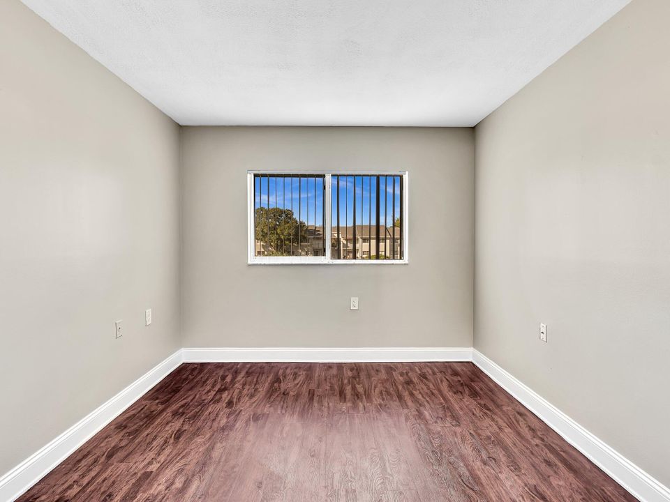 For Rent: $1,650 (2 beds, 1 baths, 708 Square Feet)