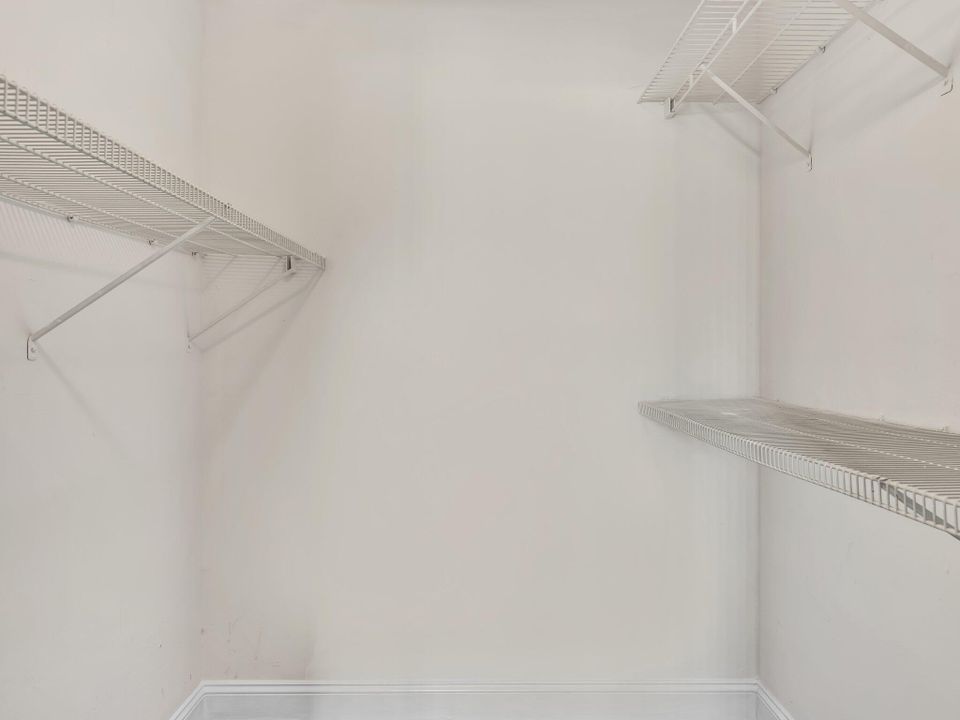 For Rent: $1,650 (2 beds, 1 baths, 708 Square Feet)