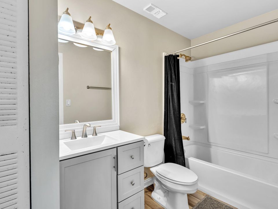 For Rent: $1,650 (2 beds, 1 baths, 708 Square Feet)