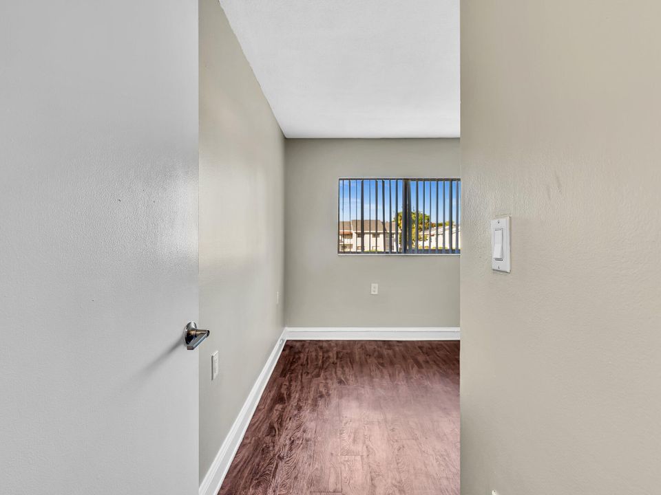 For Rent: $1,650 (2 beds, 1 baths, 708 Square Feet)