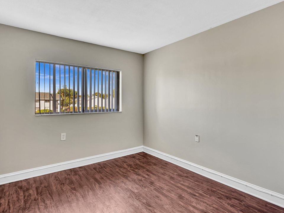 For Rent: $1,650 (2 beds, 1 baths, 708 Square Feet)