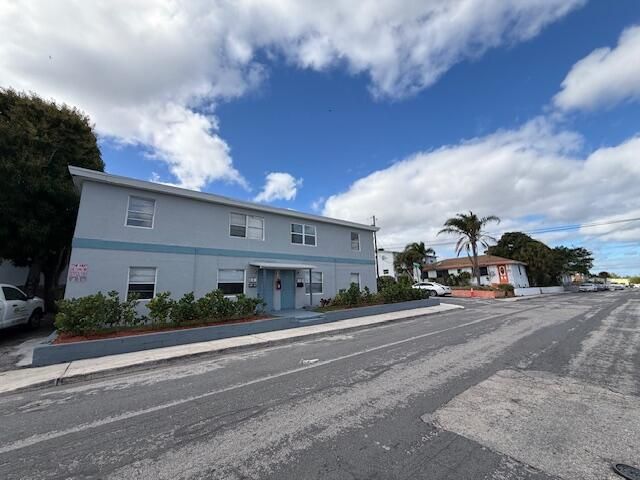 For Rent: $1,650 (2 beds, 1 baths, 3504 Square Feet)