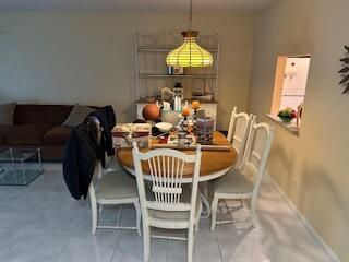 For Sale: $184,000 (1 beds, 1 baths, 1024 Square Feet)