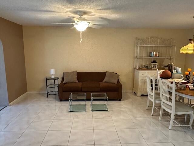 For Sale: $184,000 (1 beds, 1 baths, 1024 Square Feet)