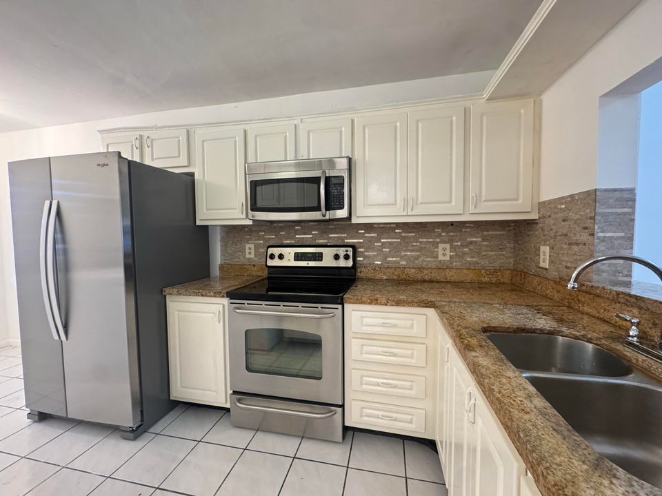 For Rent: $2,250 (2 beds, 2 baths, 1120 Square Feet)