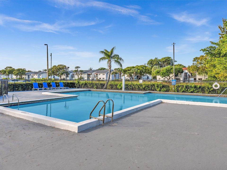 For Rent: $1,650 (2 beds, 1 baths, 708 Square Feet)