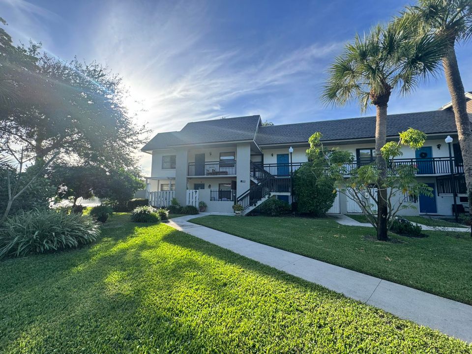 For Rent: $2,250 (2 beds, 2 baths, 1120 Square Feet)