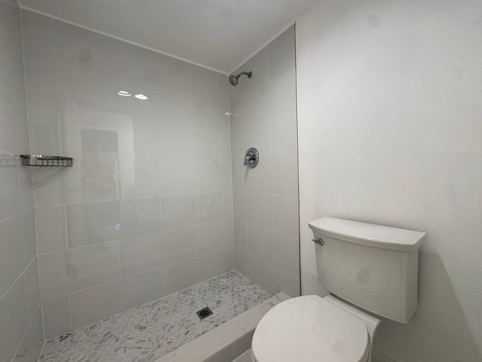 For Rent: $2,250 (2 beds, 2 baths, 1120 Square Feet)