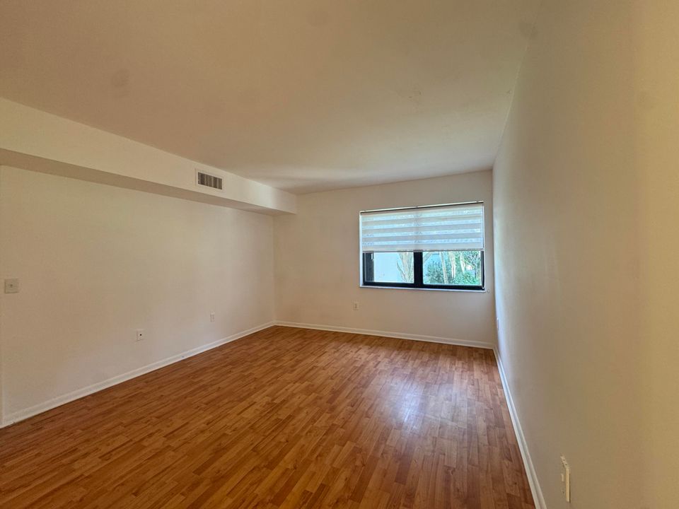 For Rent: $2,250 (2 beds, 2 baths, 1120 Square Feet)