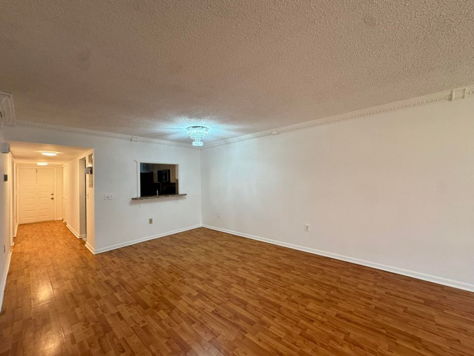 For Rent: $2,250 (2 beds, 2 baths, 1120 Square Feet)