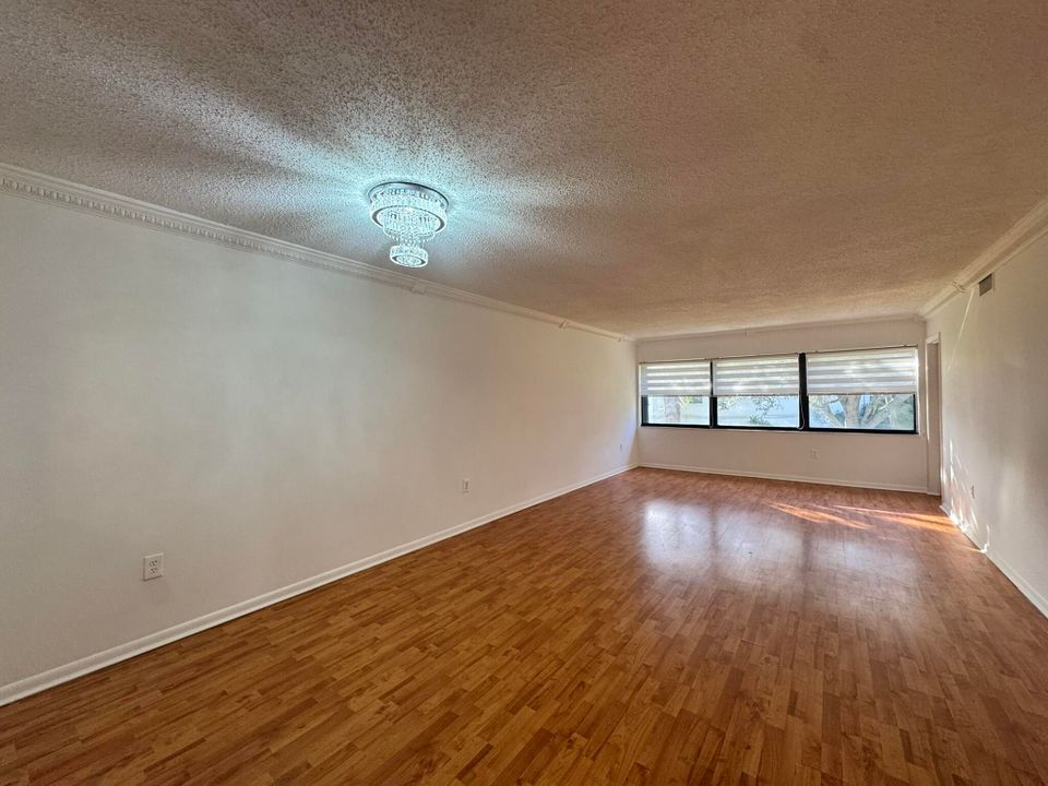 For Rent: $2,250 (2 beds, 2 baths, 1120 Square Feet)