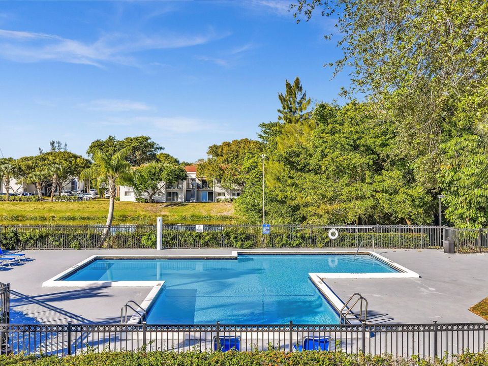 For Rent: $1,650 (2 beds, 1 baths, 708 Square Feet)