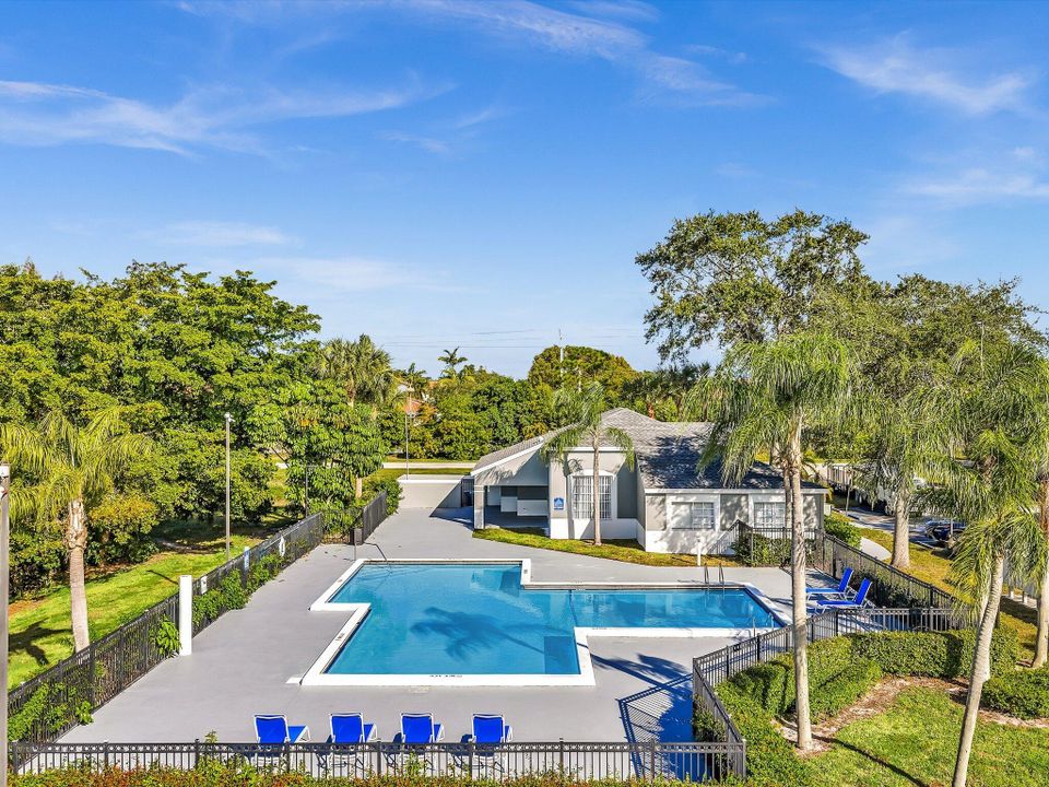 For Rent: $1,650 (2 beds, 1 baths, 708 Square Feet)