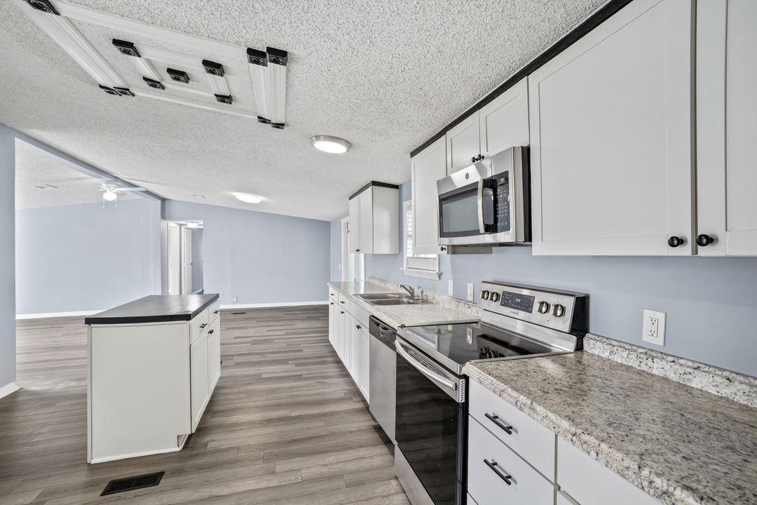 待售: $320,000 (3 贝兹, 2 浴室, 1848 平方英尺)