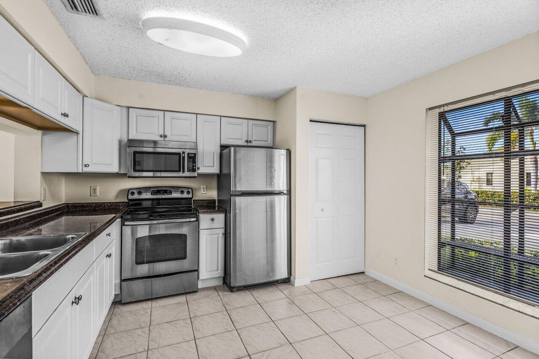 For Rent: $2,750 (3 beds, 2 baths, 1432 Square Feet)