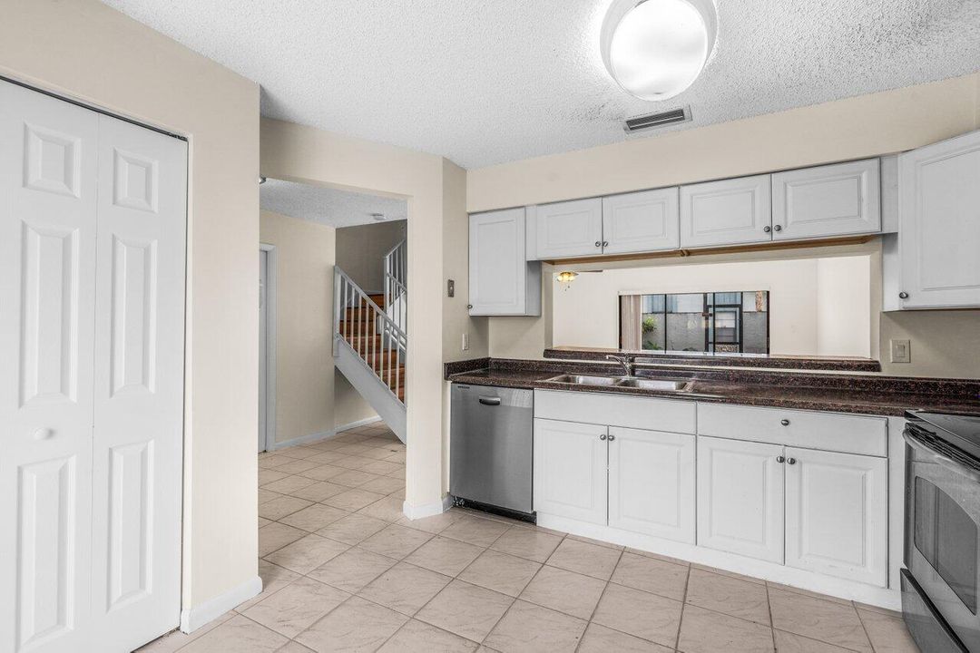 For Rent: $2,750 (3 beds, 2 baths, 1432 Square Feet)