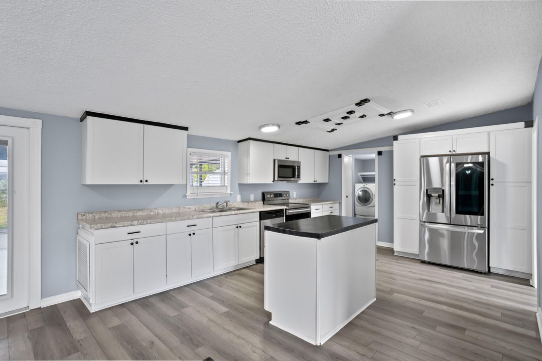 待售: $320,000 (3 贝兹, 2 浴室, 1848 平方英尺)