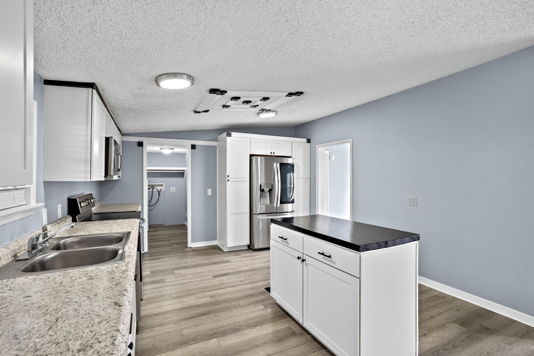 待售: $320,000 (3 贝兹, 2 浴室, 1848 平方英尺)