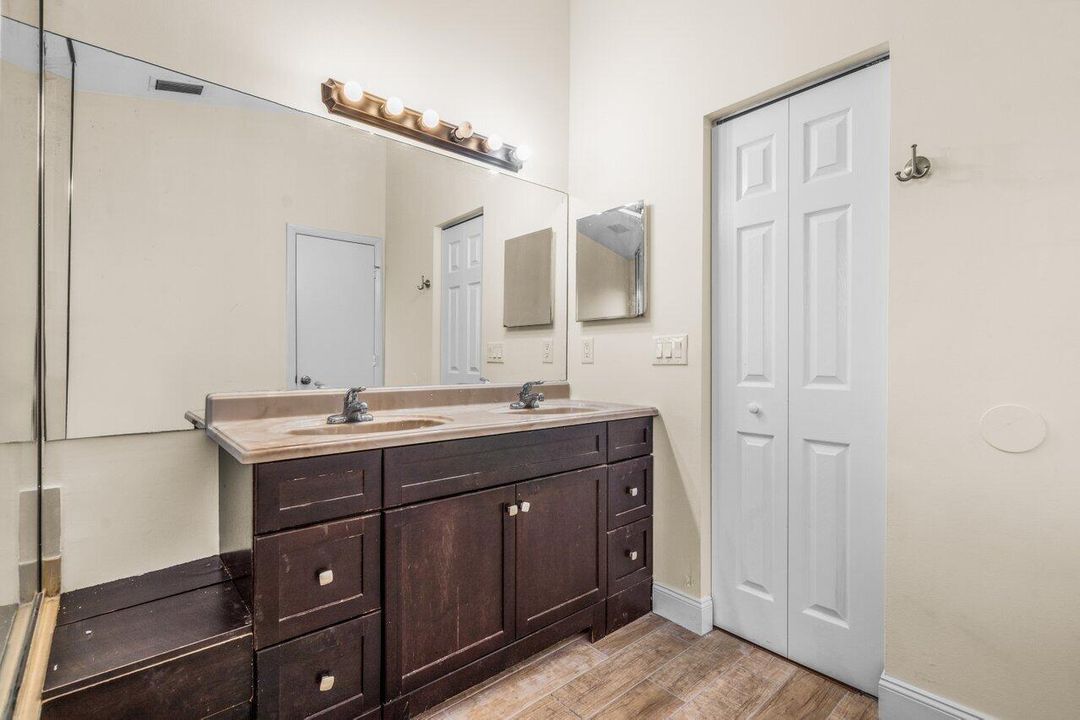 For Rent: $2,750 (3 beds, 2 baths, 1432 Square Feet)