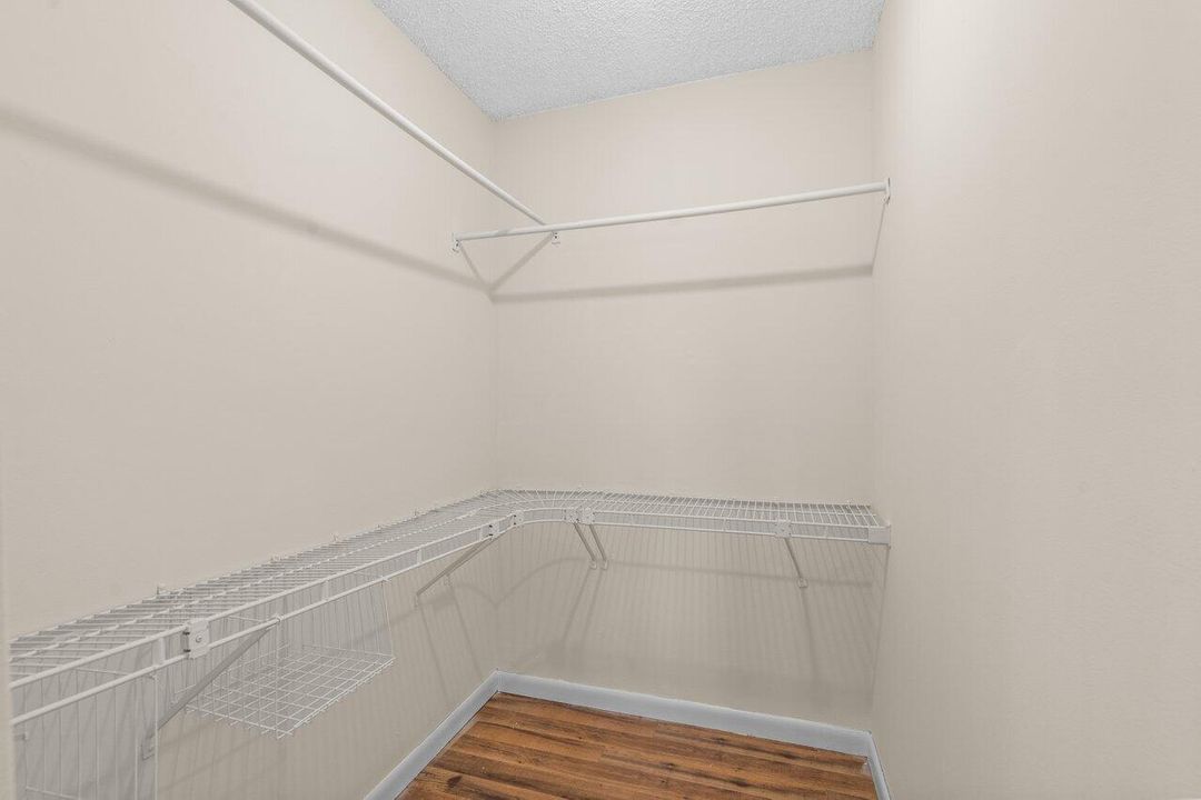 For Rent: $2,750 (3 beds, 2 baths, 1432 Square Feet)