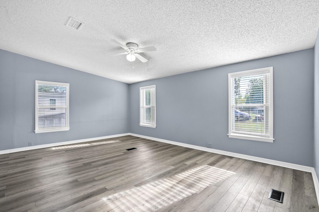 待售: $320,000 (3 贝兹, 2 浴室, 1848 平方英尺)