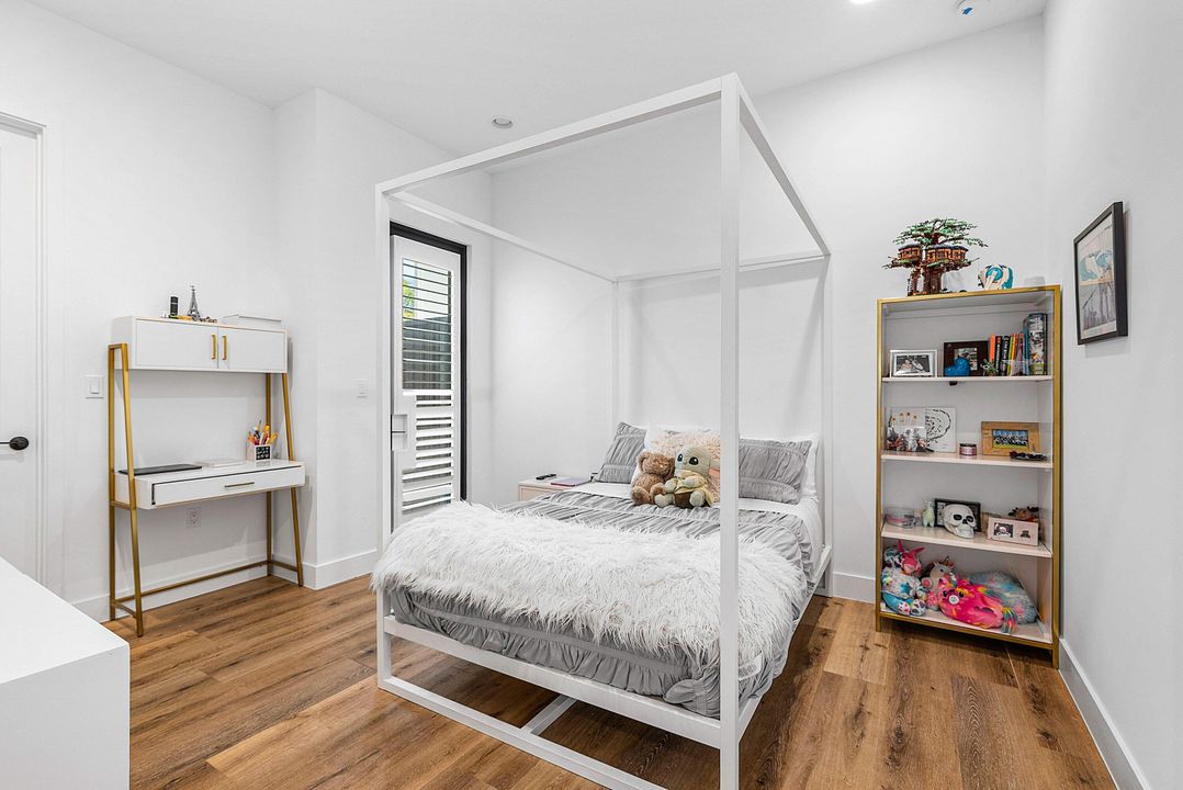 For Sale: $1,379,999 (4 beds, 3 baths, 2318 Square Feet)