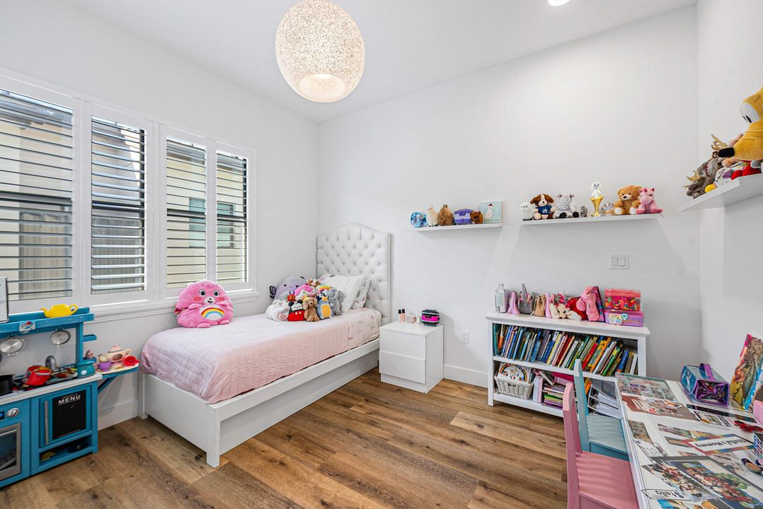 For Sale: $1,379,999 (4 beds, 3 baths, 2318 Square Feet)