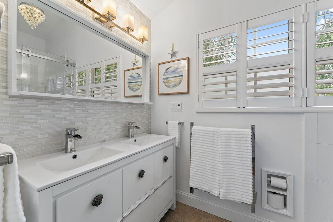 For Rent: $10,000 (4 beds, 3 baths, 2233 Square Feet)