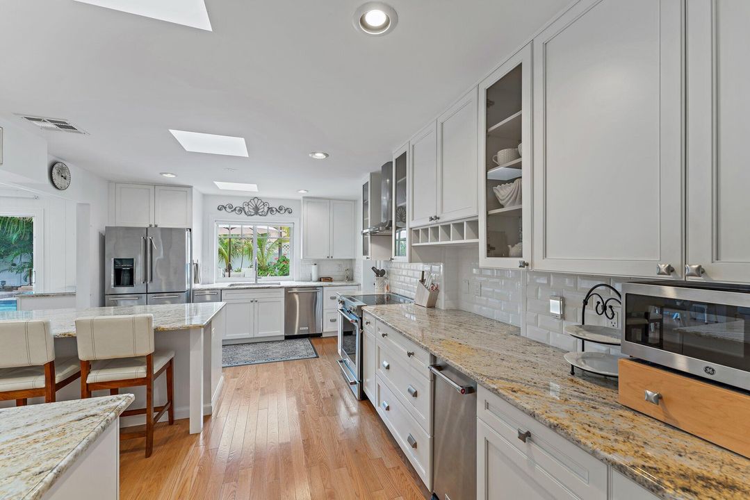 For Rent: $10,000 (4 beds, 3 baths, 2233 Square Feet)