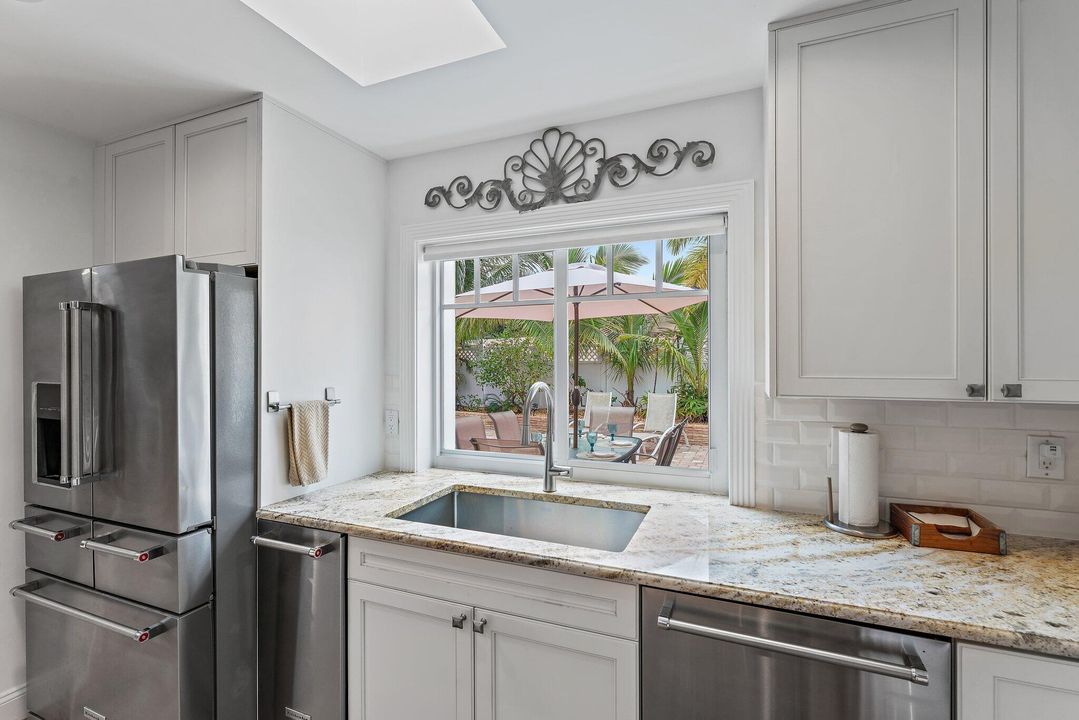 For Rent: $10,000 (4 beds, 3 baths, 2233 Square Feet)