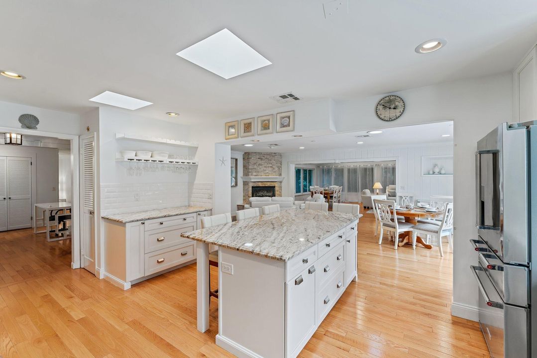 For Rent: $10,000 (4 beds, 3 baths, 2233 Square Feet)