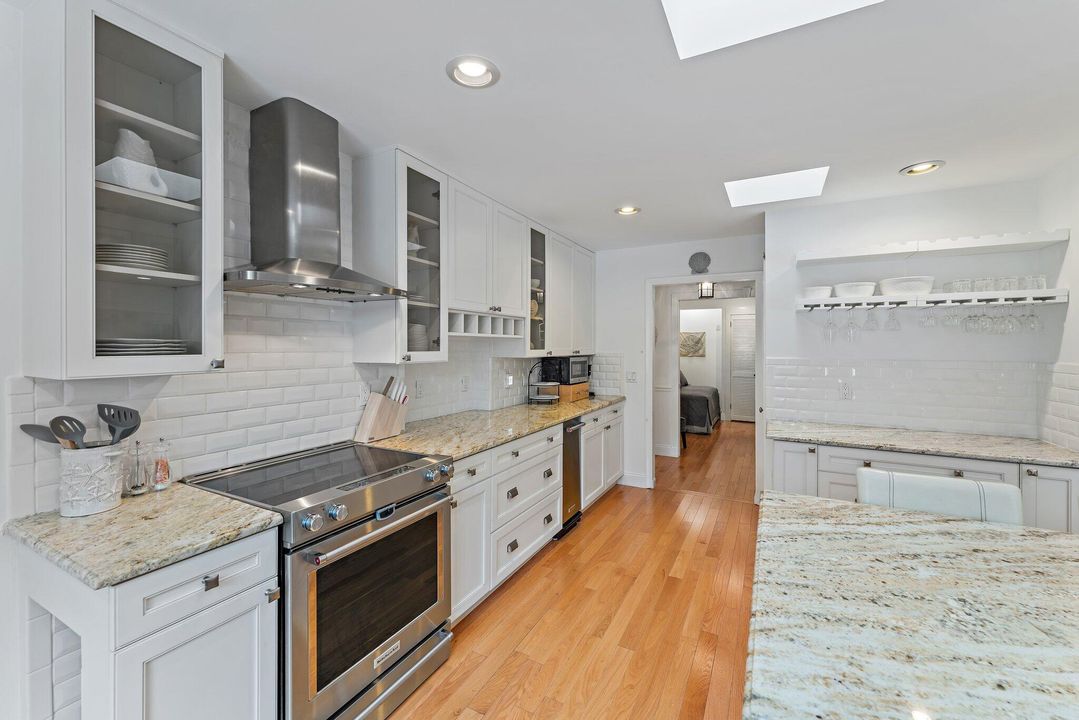 For Rent: $10,000 (4 beds, 3 baths, 2233 Square Feet)