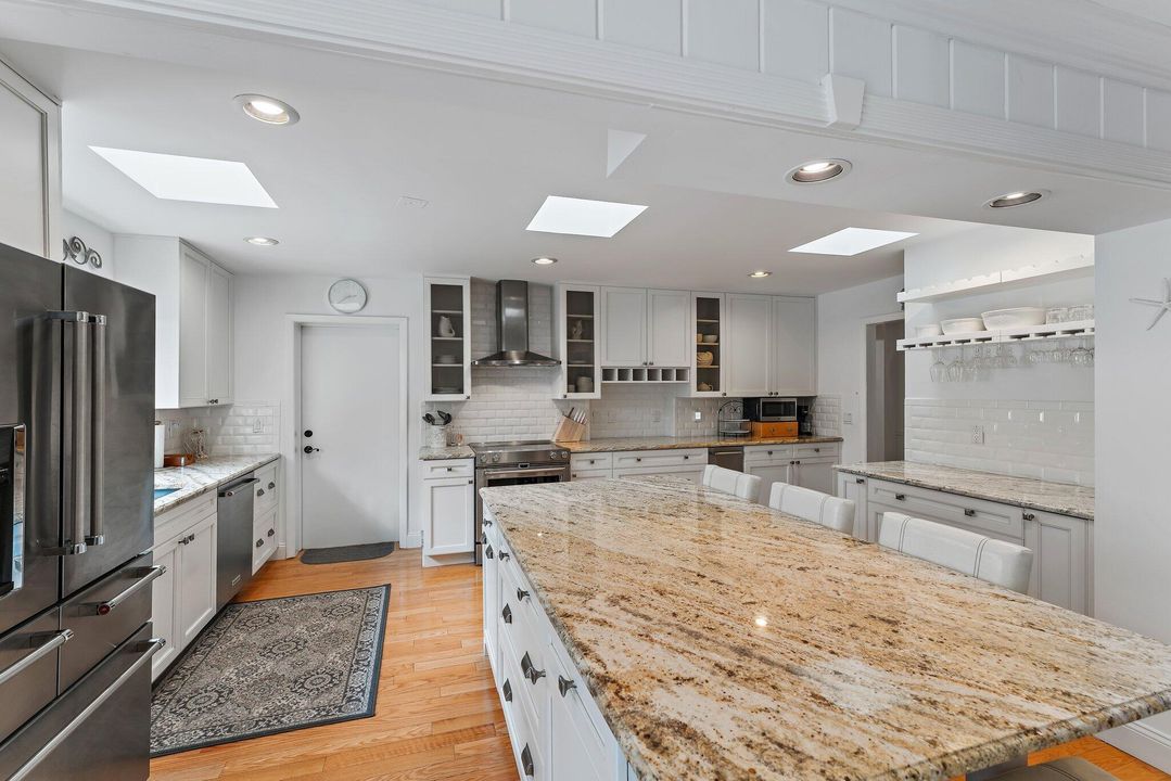 For Rent: $10,000 (4 beds, 3 baths, 2233 Square Feet)