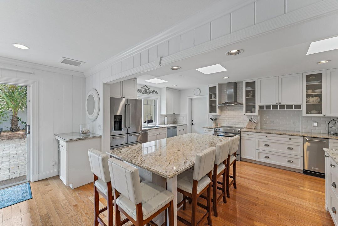 For Rent: $10,000 (4 beds, 3 baths, 2233 Square Feet)