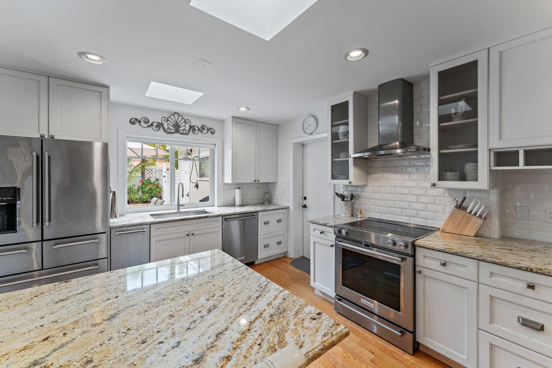 For Rent: $10,000 (4 beds, 3 baths, 2233 Square Feet)