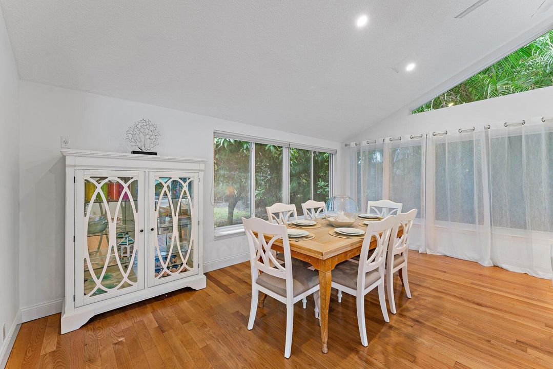 For Rent: $10,000 (4 beds, 3 baths, 2233 Square Feet)