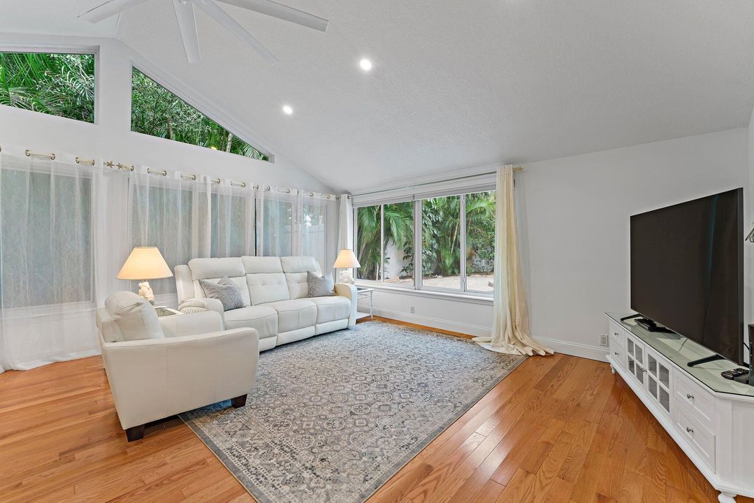 For Rent: $10,000 (4 beds, 3 baths, 2233 Square Feet)