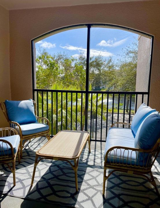 For Rent: $2,150 (1 beds, 1 baths, 702 Square Feet)