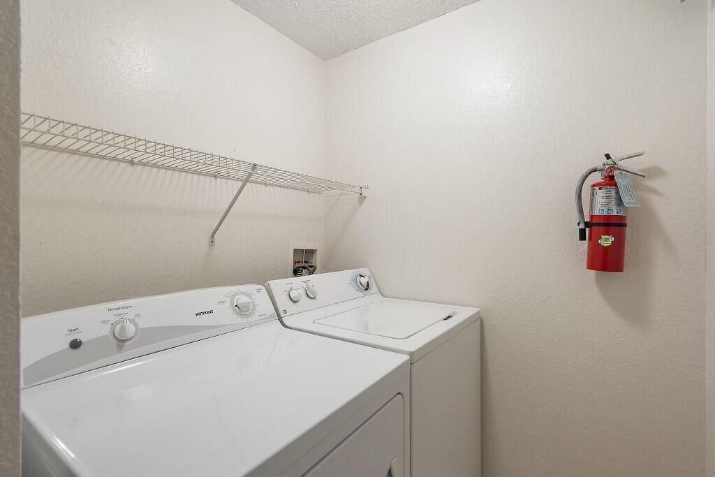 For Rent: $2,150 (1 beds, 1 baths, 702 Square Feet)