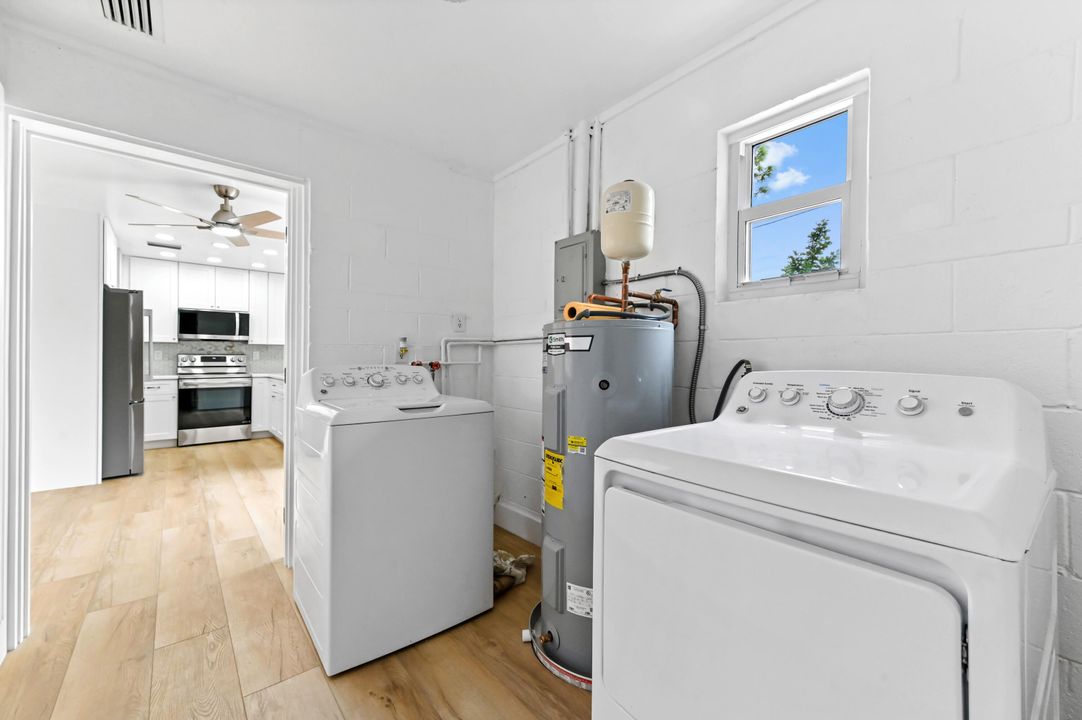 For Sale: $324,900 (3 beds, 1 baths, 884 Square Feet)