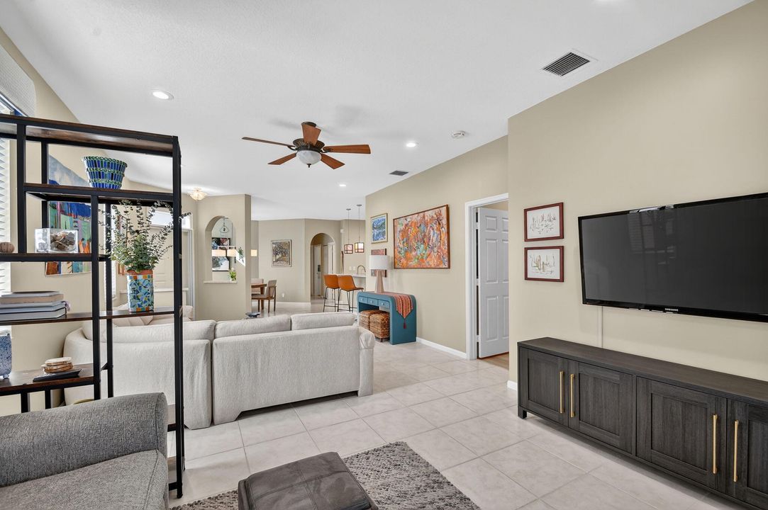 For Sale: $425,000 (3 beds, 2 baths, 1668 Square Feet)