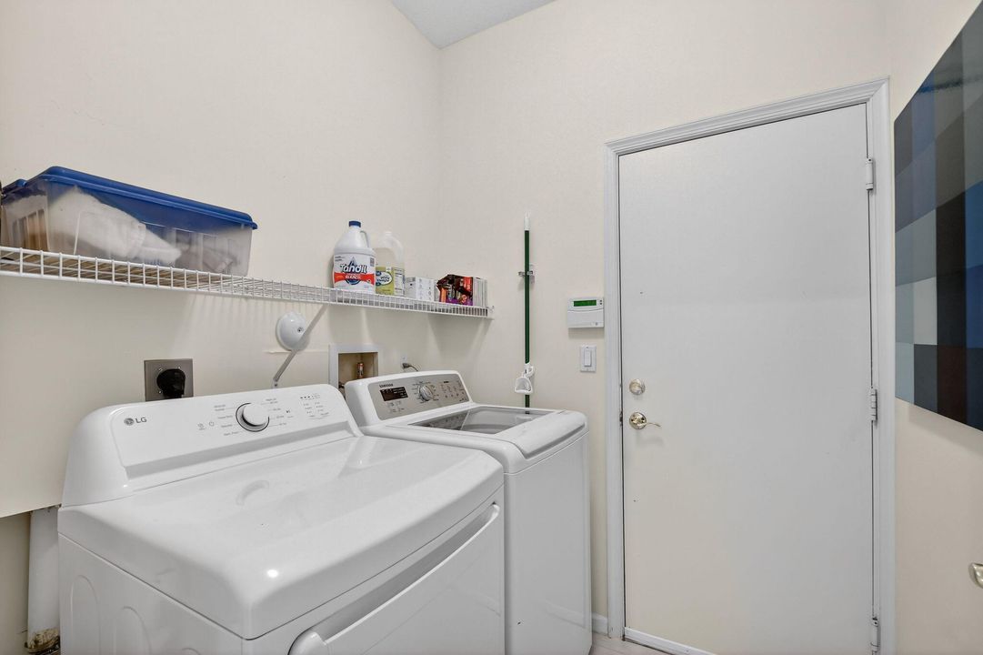 For Sale: $425,000 (3 beds, 2 baths, 1668 Square Feet)