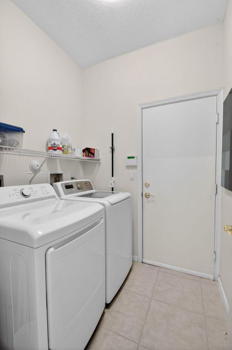 For Sale: $425,000 (3 beds, 2 baths, 1668 Square Feet)