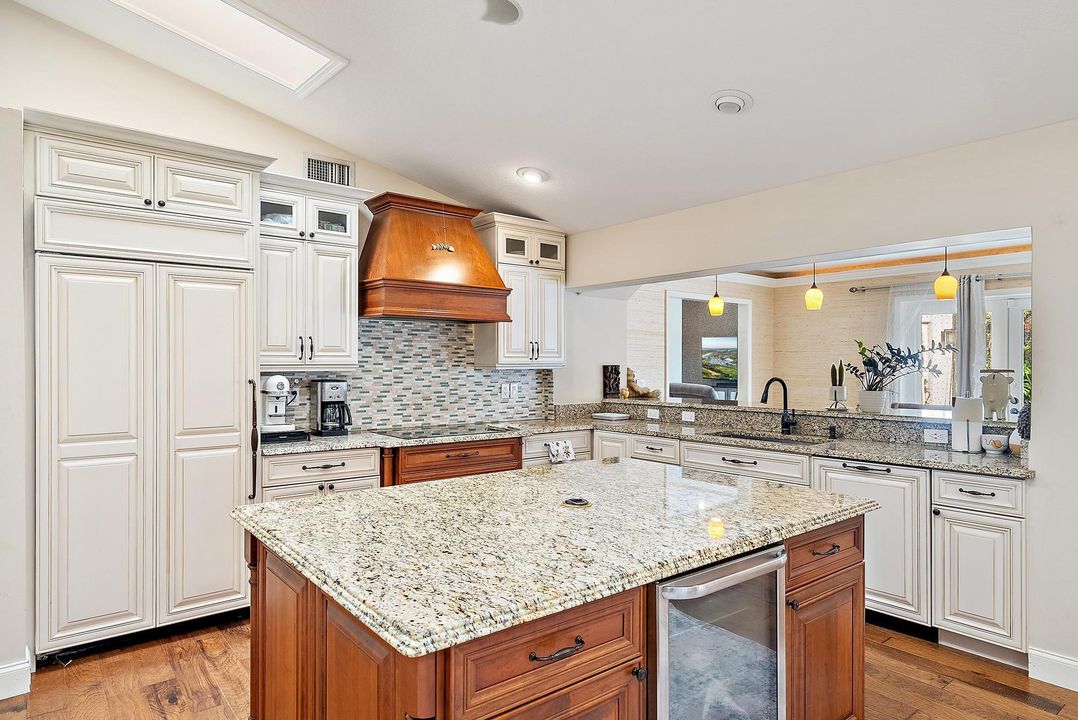 For Rent: $11,200 (5 beds, 4 baths, 4035 Square Feet)