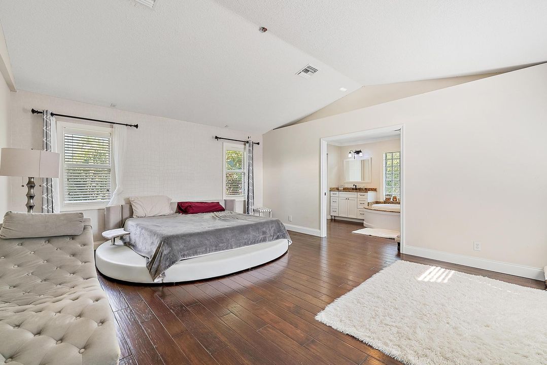 For Rent: $11,200 (5 beds, 4 baths, 4035 Square Feet)