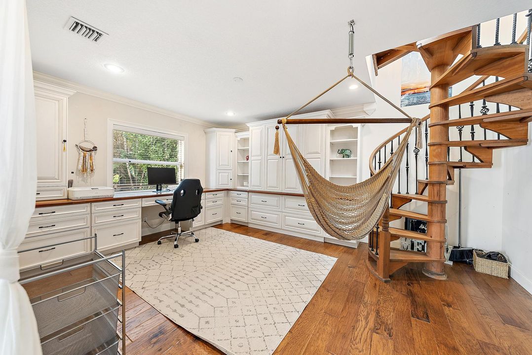 For Rent: $11,200 (5 beds, 4 baths, 4035 Square Feet)