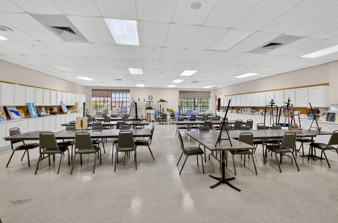 待售: $115,000 (1 贝兹, 1 浴室, 738 平方英尺)